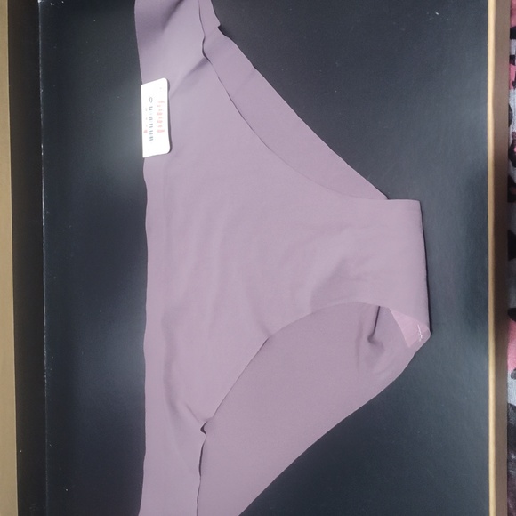 XS 2 pairs briefs, 4 thongs and 3 bikini style panties - Picture 4 of 10